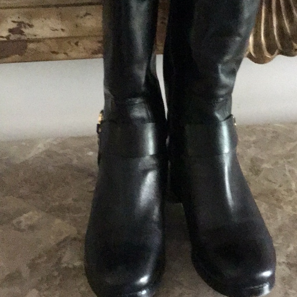 Boot - Picture 1 of 7